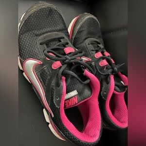 Nike Women's Black and Pink Athletic Sneakers